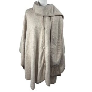 Alpaca Poncho Cape Ruana Cream Beige Scarf Buttons Fringe Soft Made in Peru